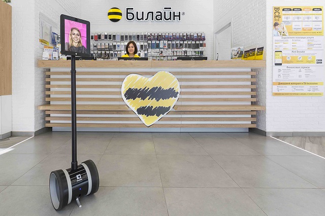 Робот-консультант в офисе Билайн